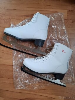 Prodám dámské zimní brusle vel. 41, nové - 4