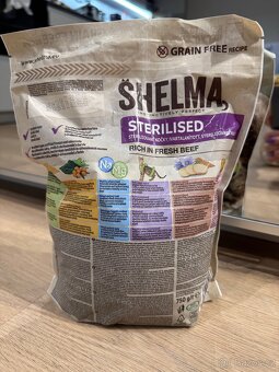 SHELMA gran.kočka 750g steril.hov. - 4