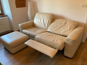 Italská kožená sedačka Natuzzi s křeslem + taburetou - 4
