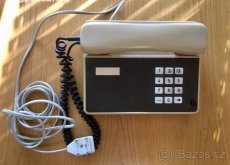 Funkční světlehnědý telefon - 4