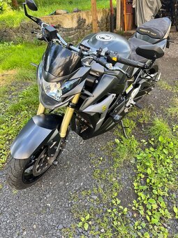 Suzuki GSR 750 - 4