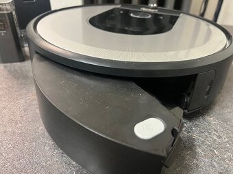 Robotický vysavač iRobot Roomba i7 - 4