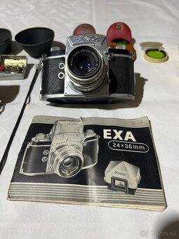 Starý fotoaparát EXA - 4
