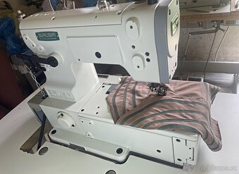 Průmyslový coverlock  Siruba F007J - 4