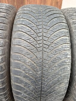Goodyear 205/55R16 - 4
