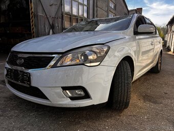rozprodam kia ceed sw facelift 1.6 crdi 85kw 2010 rozprodam - 4