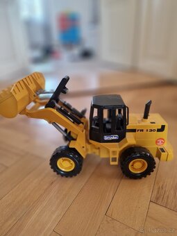 Bruder a Cat bagr 3x, 1x nákladní auto - 4