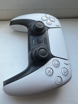 Sony PlayStation 5 DualSense (bílý) - nový, málo používaný - 4