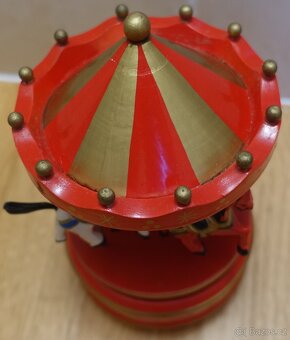 Dřevěný RETRO KOLOTOČ SE ZVUKOVÝM STROJKEM - 4