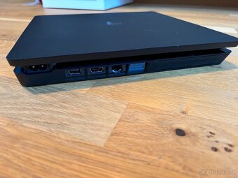 PS4 Slim +nabíjecí stojan - 4