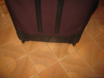 Prodám čistý nepoužívaný veliký cestovní kufr-TOP stav. - 4