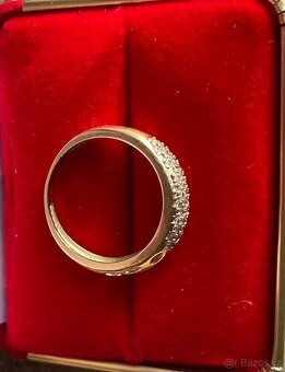 Krásný zlatý prsten osazený zirkony - 4