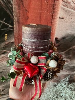 Veselý vánoční svícen s dřevěnou dekorací na prodej - 4