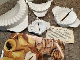 České vykrajovačky na cukroví funkční - 4