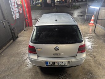 VW Golf 1,6 74kw - 4