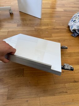 Dvířka a šuplíky - 4