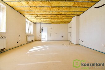 Prodej rodinného domu v rekonstrukci, 560 m2, CP 993 m2 - Ro - 4