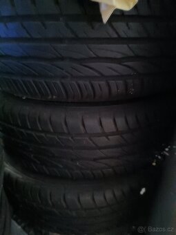 Prodám letní pneumatiky Barum 195/65 r15 - 4