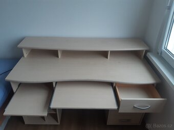 Kancelářský stůl - 4