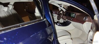 Mercedes-Benz E Klasse 1:18 - 4