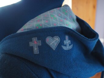 Zimní kabát s kapucí - 4