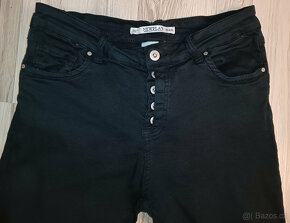 Dámské černé džíny s knoflíky Newplay - vel. S/M - 4