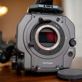 Profesionální videokamera Sony PXWFX9V FX9 – černá - 4