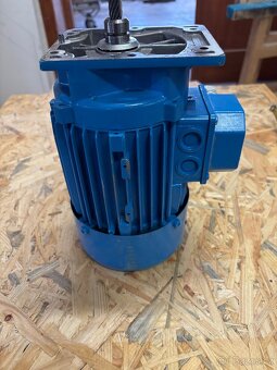 Elektromotor Lenze 0,37 KW - 4
