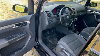 Touran 2.0tdi 125kwRS AdaptBiXenony Webasto Parktronik Zaves - 4