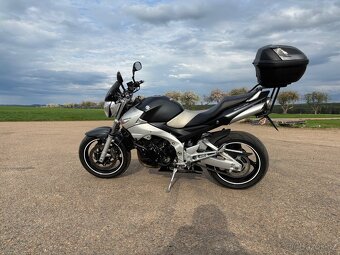 Suzuki GSR600 - 4