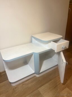 Skříňka / Noční stolek - 4