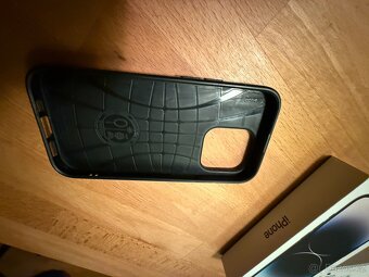 Iphone 14 Pro vc obalu a dratovych skuchatek - 4