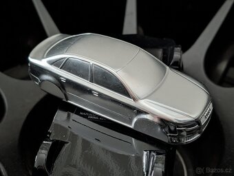 Těžítko AUDI RS4 B7 - 4