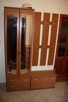 PC stolek + předsíňová stěna + botník + taburet jako nový - 4