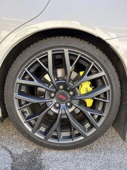Predám 4ks diskov Subaru STI obuté pneumatiky Michelin - 4