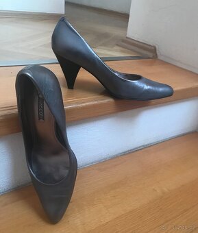 Kožené lodičky ECCO – stříbrné, elegantní, pohodlné - 4