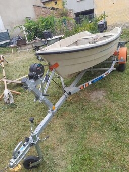 Laminátový člun s motorem - 4