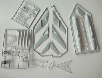 Modelová stavebnice letounu MiG-19S v měřítku 1:72 - 4