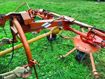 Obraceč sena a píce KUHN GF 5000 - 4