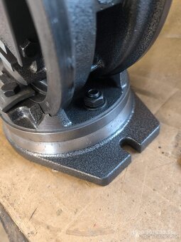 Otočný a sklopný svěrák jlk obráběcím strojům - 4