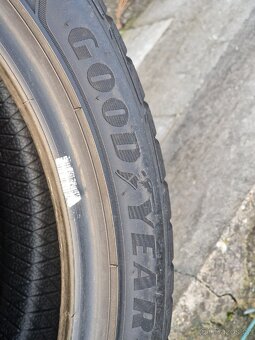 225/45/19 zimní pneumatiky Goodyear UltraGrip - 4
