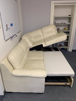 Rozkládací kožená pohovka s taburetem - bílá kůže - 4
