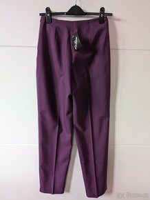 NOVÉ Dámské fialové společenské kalhoty - 4