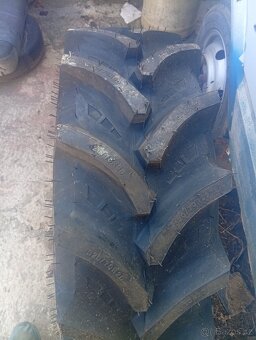 Šipové pneu 320/70R20 - 4