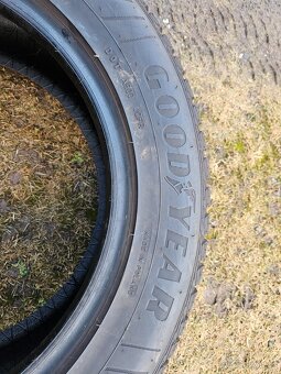 Prodám 4 zánovní celoroční pneumatiky Goodyear - 4