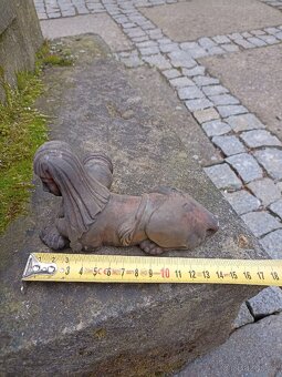 Stará, mosazná klika ve tvaru Sfingy - původní nátěr - 4