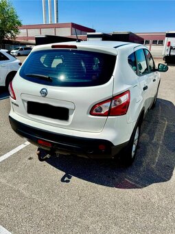 Nissan Qashqai 1.6 benz 2013 rok - 4