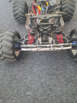 Traxxas E-Maxx 1/8 - 4
