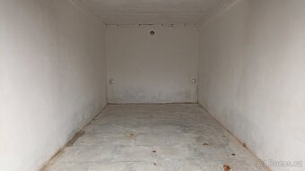 Pronájem pěkné garáže Praha 6 - Dejvice. Sklad, dílna 16m2. - 4