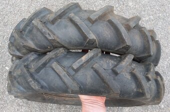 Prodám 2 ks pneu Barum 5.00x12 terénní šípová - 4